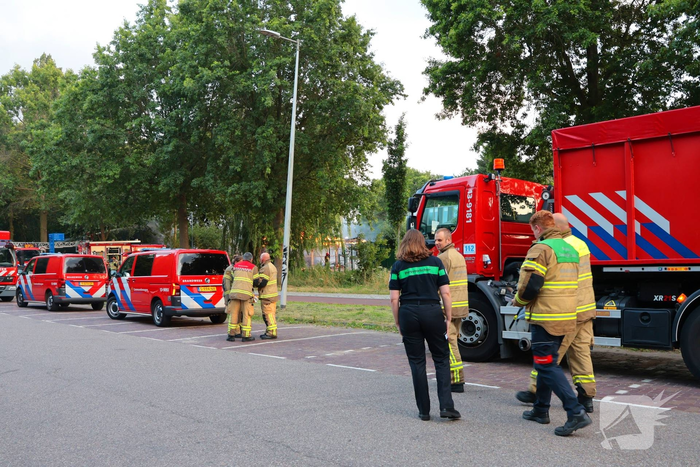 Brand in loods leidt tot grote rookontwikkeling