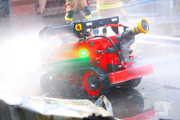 Brand in loods leidt tot grote rookontwikkeling