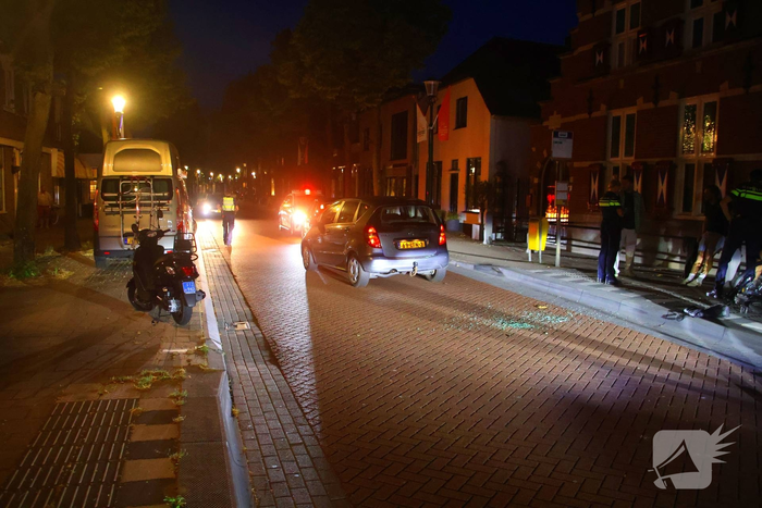 Fietser botst achterop auto tijdens politiecontrole, burgermeester in actie
