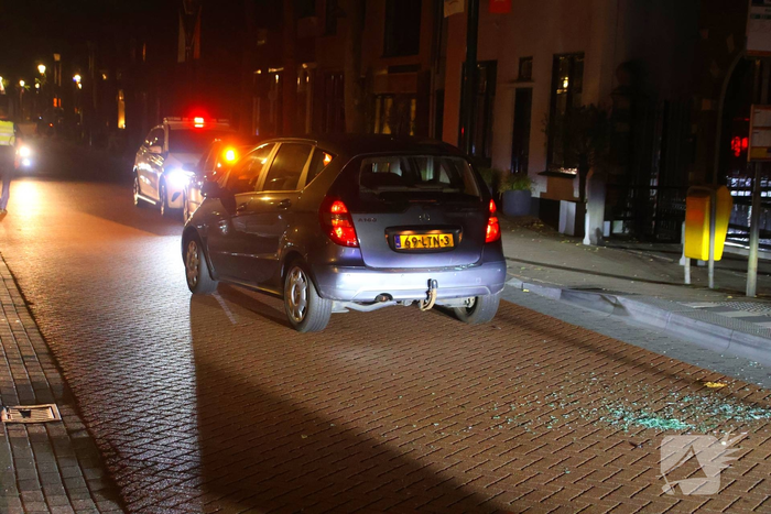 Fietser botst achterop auto tijdens politiecontrole, burgermeester in actie