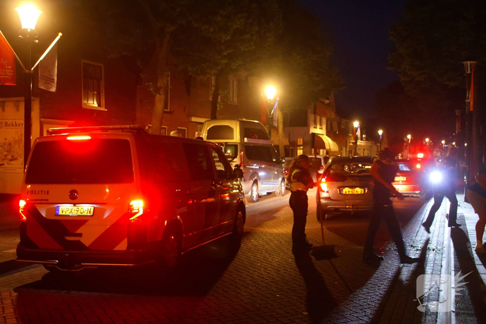 Fietser botst achterop auto tijdens politiecontrole, burgermeester in actie