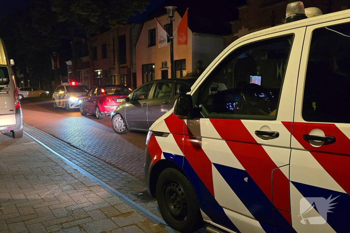 Fietser botst achterop auto tijdens politiecontrole, burgermeester in actie