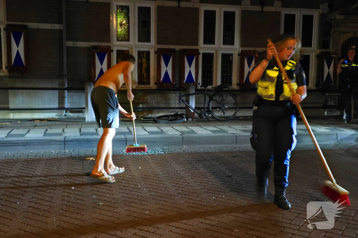 Fietser botst achterop auto tijdens politiecontrole, burgermeester in actie