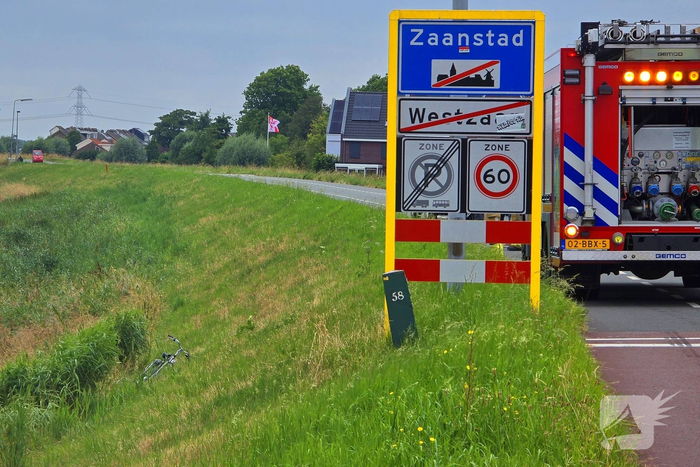 Hulpdiensten doorzoeken berm na aantreffen fiets