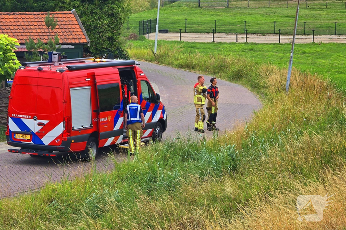 Hulpdiensten doorzoeken berm na aantreffen fiets