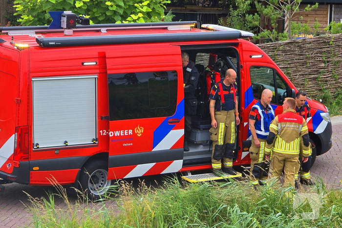 Hulpdiensten doorzoeken berm na aantreffen fiets