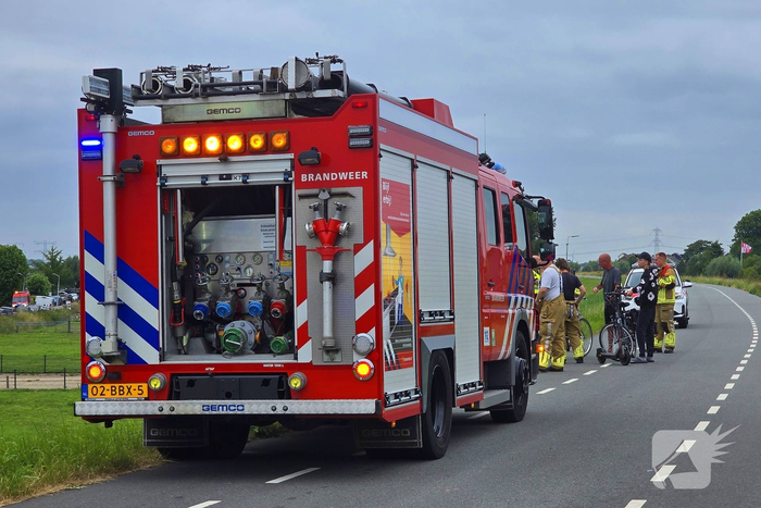 Hulpdiensten doorzoeken berm na aantreffen fiets