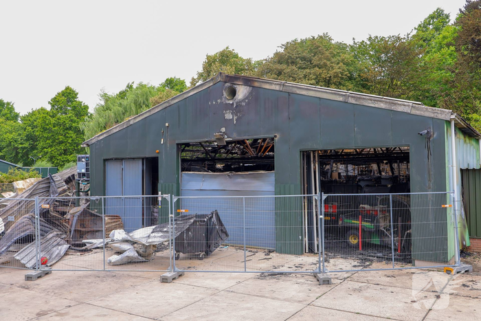 Grote brandschade zichtbaar na uitslaande brand op sportcomplex