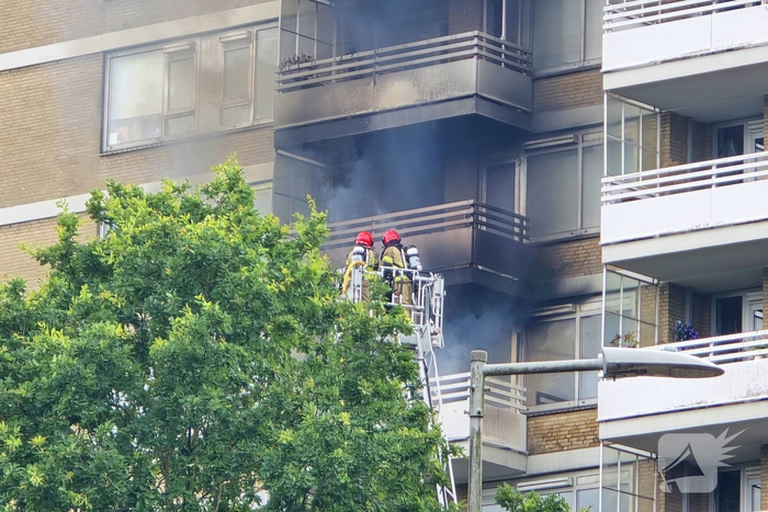 Balkons zwartgeblakerd door uitslaande flatbrand