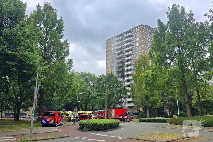 Balkons zwartgeblakerd door uitslaande flatbrand