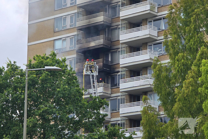 Balkons zwartgeblakerd door uitslaande flatbrand