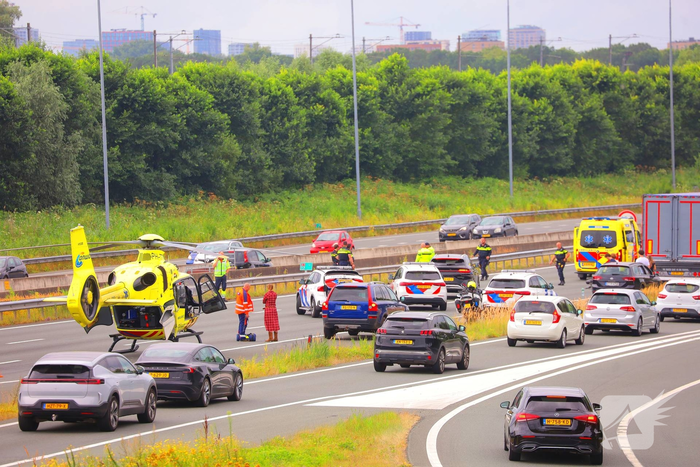 Traumahelikopter landt op snelweg na ongeval