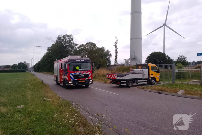 Brand bij afvalverwerkingsbedrijf in verre omtrek zichtbaar