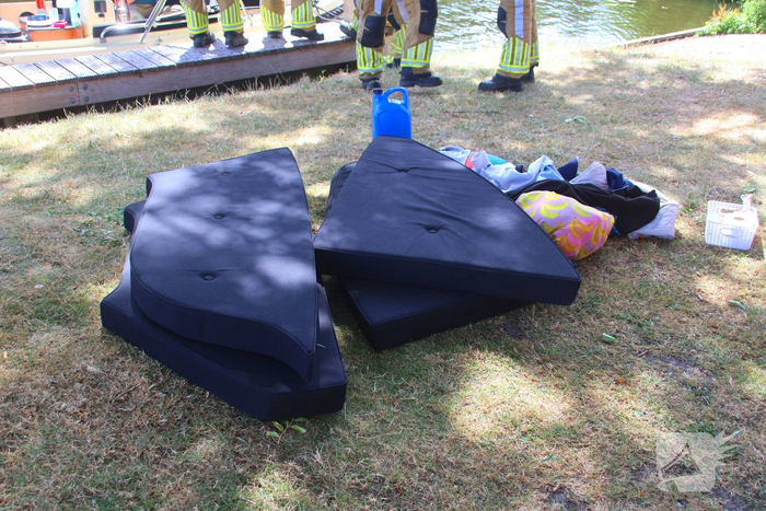 Brandweer controleert boot na melding van oververhitting