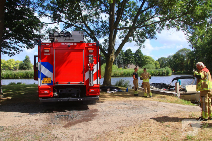 Brandweer controleert boot na melding van oververhitting
