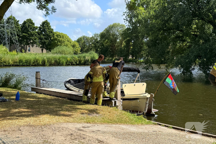 Brandweer controleert boot na melding van oververhitting