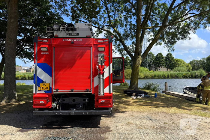 Brandweer controleert boot na melding van oververhitting