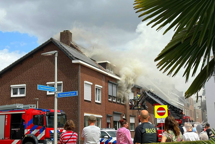 Veel rookontwikkeling bij grote woningbrand