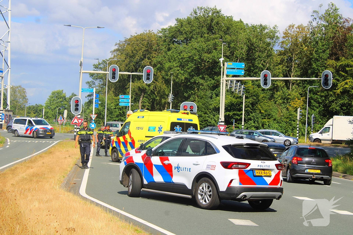 Gewonde na eenzijdig ongeval tegen verkeerslicht