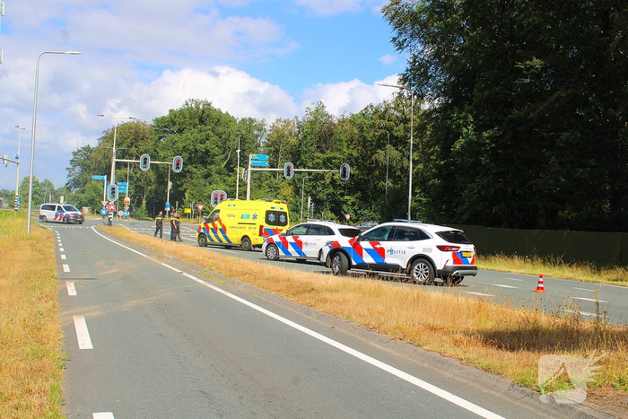 Gewonde na eenzijdig ongeval tegen verkeerslicht