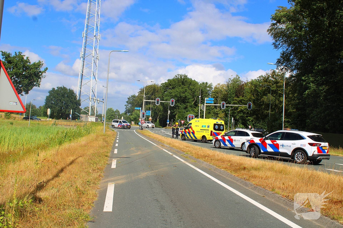 Gewonde na eenzijdig ongeval tegen verkeerslicht