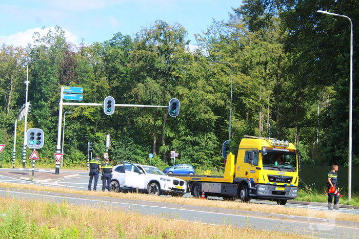 Gewonde na eenzijdig ongeval tegen verkeerslicht