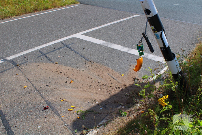 Gewonde na eenzijdig ongeval tegen verkeerslicht