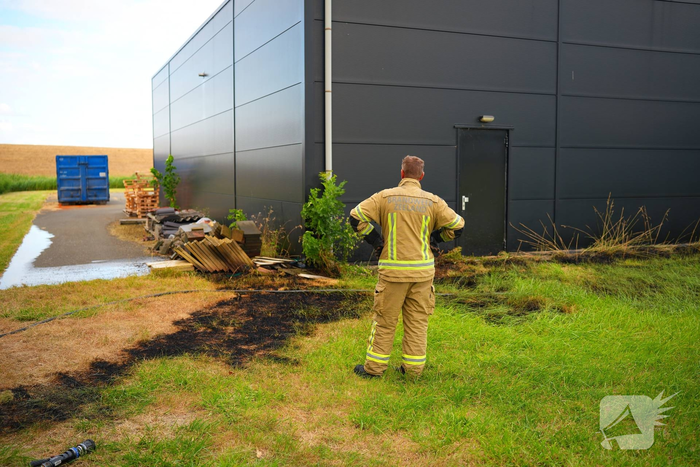 Brand in groenstrook leidt tot snelle inzet brandweer