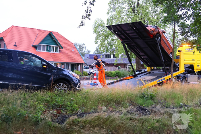 Automobilist ramt voertuig en belandt in sloot