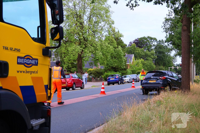 Automobilist ramt voertuig en belandt in sloot