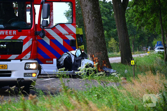 Auto zwaar beschadigd na eenzijdig ongeval