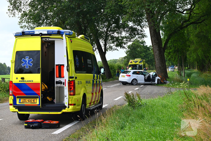 Auto zwaar beschadigd na eenzijdig ongeval