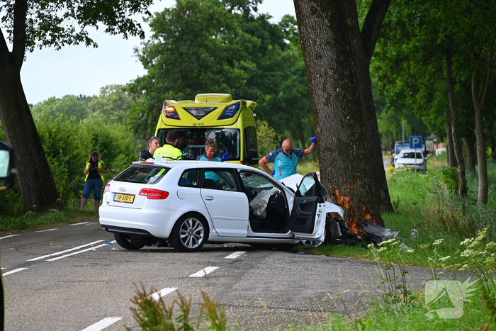 Auto zwaar beschadigd na eenzijdig ongeval