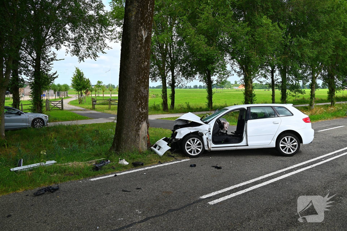 Auto zwaar beschadigd na eenzijdig ongeval