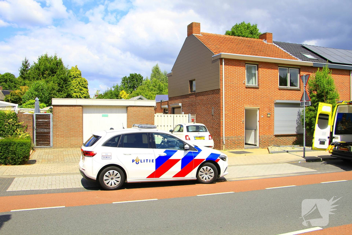 Brand in woning leidt tot ziekenhuisopname moeder en kind