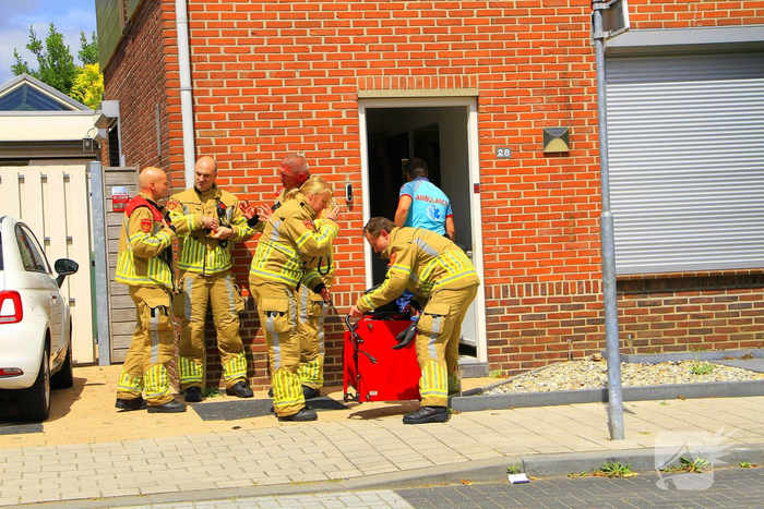 Brand in woning leidt tot ziekenhuisopname moeder en kind