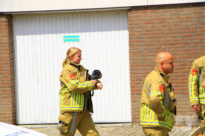 Brand in woning leidt tot ziekenhuisopname moeder en kind