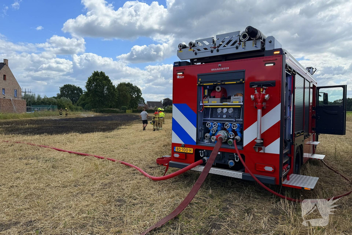 Buitenbrand op akker snel onder controle
