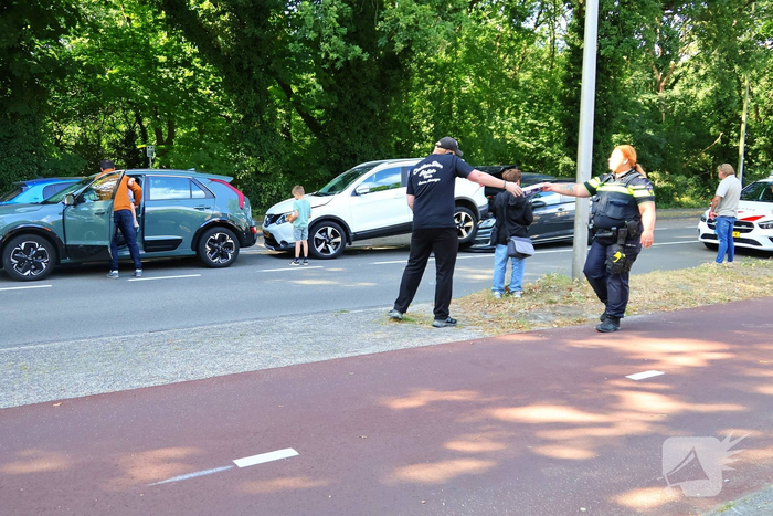 Weg afgesloten na ongeval met meerdere auto's