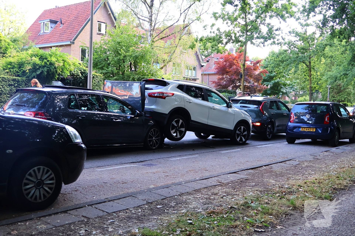 Weg afgesloten na ongeval met meerdere auto's