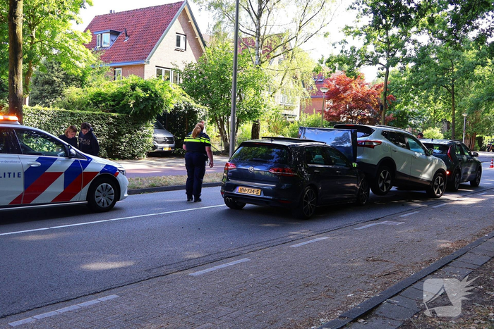 Weg afgesloten na ongeval met meerdere auto's