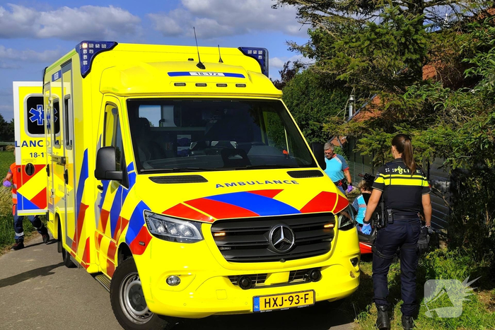 Scooterrijder raakt gewond bij botsing tegen boom