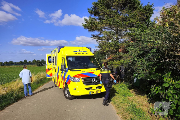 Scooterrijder raakt gewond bij botsing tegen boom