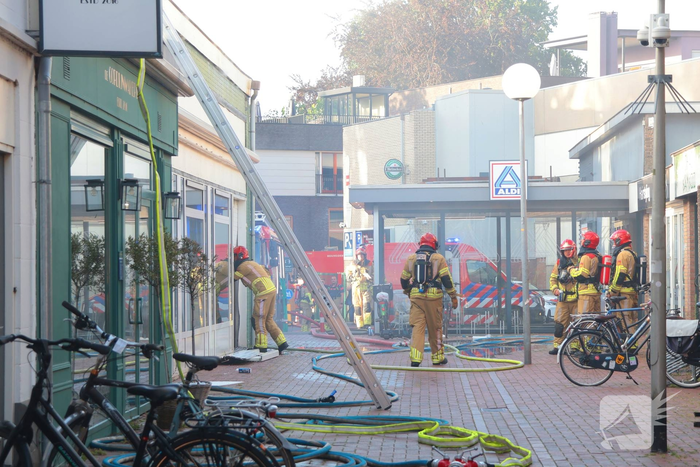 Grote brand in supermarkt leidt tot aanzienlijke hulpverlening