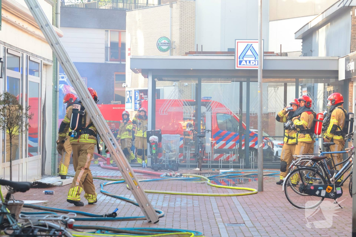 Grote brand in supermarkt leidt tot aanzienlijke hulpverlening