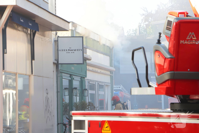 Grote brand in supermarkt leidt tot aanzienlijke hulpverlening
