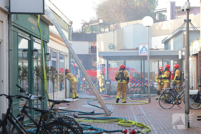 Grote brand in supermarkt leidt tot aanzienlijke hulpverlening