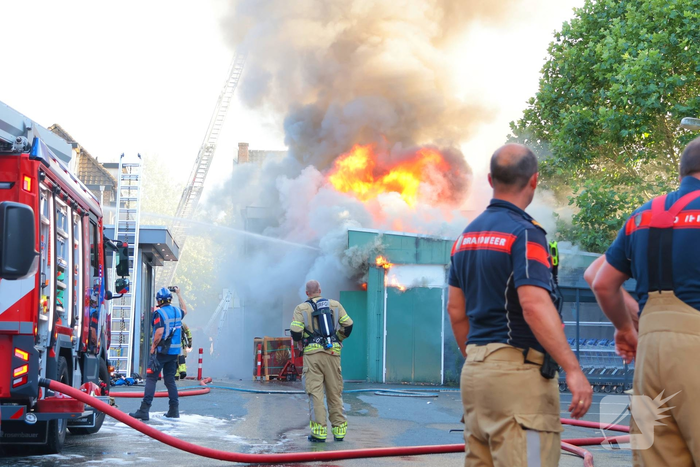 Grote brand in supermarkt leidt tot aanzienlijke hulpverlening