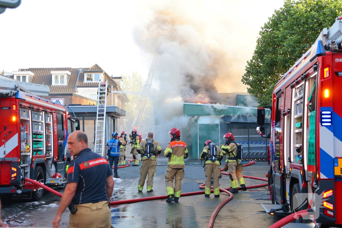 Grote brand in supermarkt leidt tot aanzienlijke hulpverlening