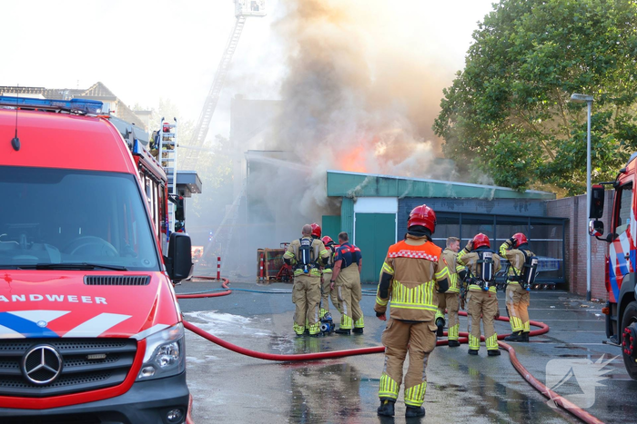 Grote brand in supermarkt leidt tot aanzienlijke hulpverlening